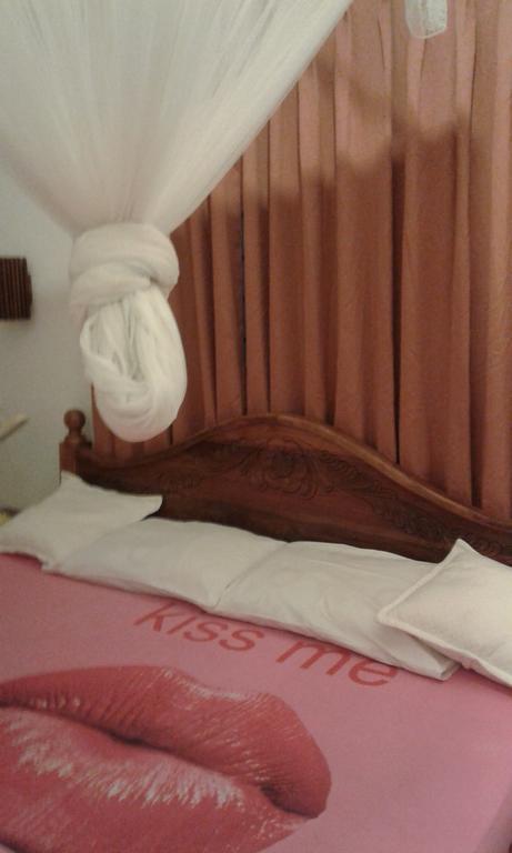 Rose Blossom Hotel Mirissa Eksteriør billede